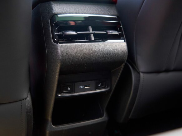 2026 Geely Coolray I Рестайлинг 2, фиолетовый, 2916000 рублей - вид 32