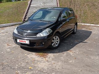 2010 Nissan Tiida I Рестайлинг, коричневый, 650000 рублей, вид 3