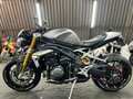 2021 Triumph Speed Triple, серый, 1520000 рублей - вид 3
