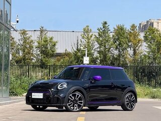 2022 Mini Hatch Cooper III (F55/F56) Рестайлинг 2, чёрный, 2210000 рублей, вид 1