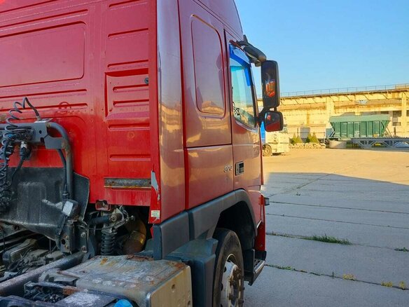 2013 Volvo FM, красный, 1750000 рублей - вид 4