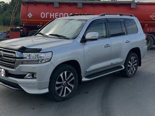 2017 Toyota Land Cruiser 200 Series Рестайлинг 2, серебристый, 5000000 рублей, вид 1