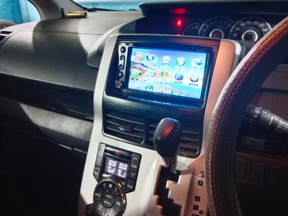 2010 Toyota Noah II (R70), серый, 1750000 рублей - вид 28