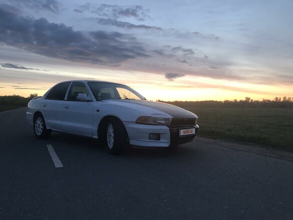 1996 Mitsubishi Galant VIII, белый - вид 3