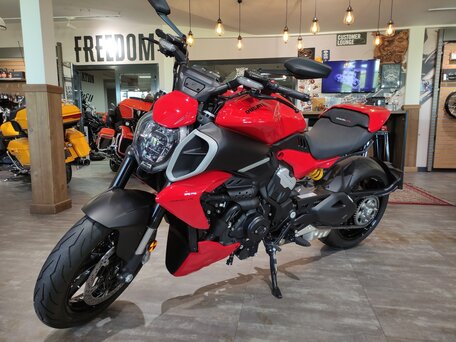 2025 Ducati Diavel V4, красный, 3600000 рублей, вид 2