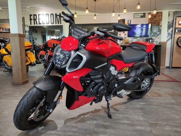 2025 Ducati Diavel V4, красный, 3600000 рублей - вид 1
