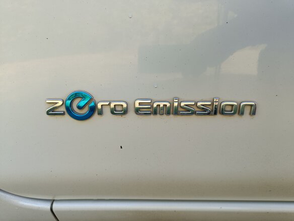 2013 Nissan Leaf (EM57) I (ZE0/AZE0), белый, 1280000 рублей - вид 33