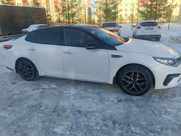 2019 Kia Optima IV Рестайлинг, белый, 2300000 рублей - вид 2