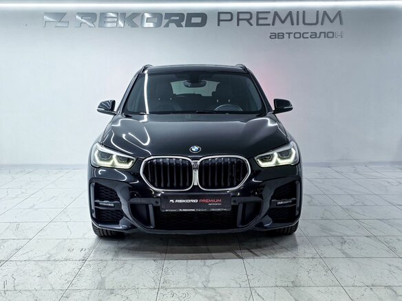 2019 BMW X1 18d xDrive II (F48) Рестайлинг, чёрный, 3130000 рублей - вид 2