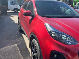 2021 Kia Sportage IV Рестайлинг, красный, 2650000 рублей, вид 3