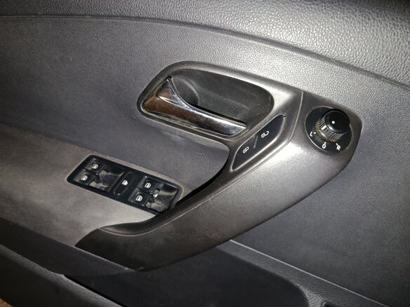 2013 Volkswagen Polo V, чёрный, 999999 рублей - вид 23