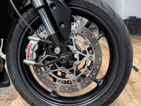 2020 Triumph Street Triple, чёрный, 999000 рублей - вид 9