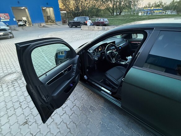 2011 Mercedes-Benz C-Класс 180 BlueEFFICIENCY III (W204) Рестайлинг, чёрный, 1340000 рублей - вид 20