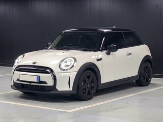 2023 Mini Hatch Cooper III (F55/F56) Рестайлинг 2, белый, 1985000 рублей, вид 3