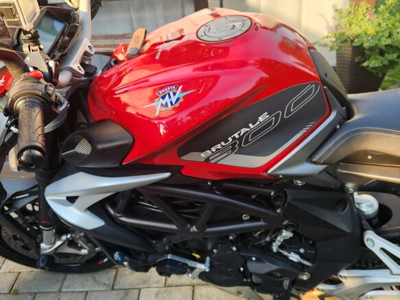 2016 MV Agusta Brutale 800, красный, 899000 рублей - вид 15
