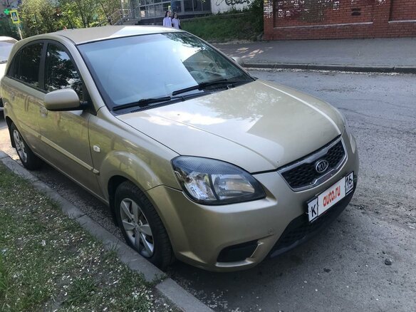 2010 Kia Rio II Рестайлинг, золотистый, 750000 рублей