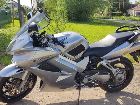 2006 Honda VFR 800, серебристый, 510000 рублей, вид 4