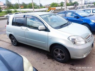2011 Toyota Raum II, серебристый, 990000 рублей, вид 3