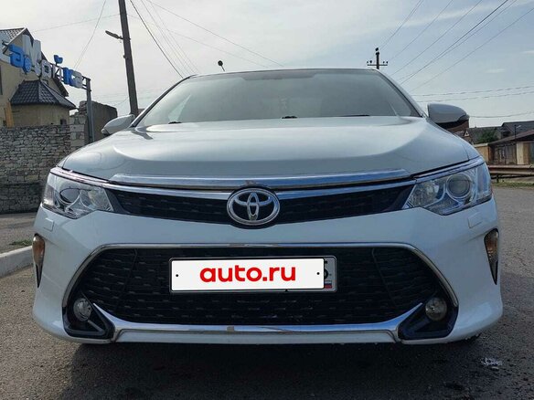 2016 Toyota Camry VII (XV50) Рестайлинг, белый, 1650000 рублей