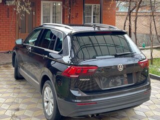 2017 Volkswagen Tiguan II, чёрный, 1850000 рублей, вид 3