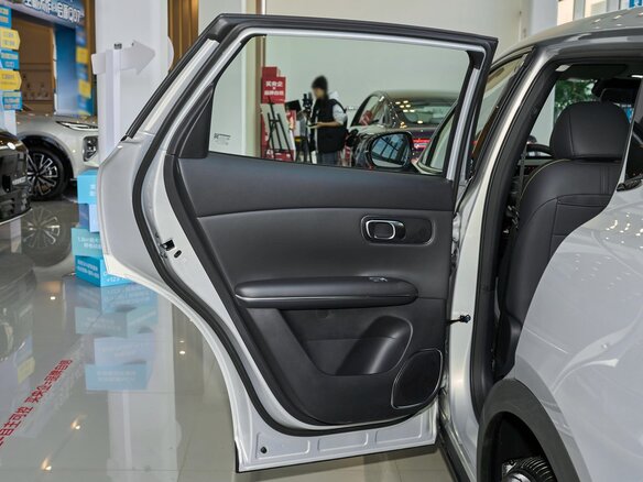 2026 Changan Qiyuan Q05 51.9 kWh II, серебристый, 2328000 рублей - вид 33