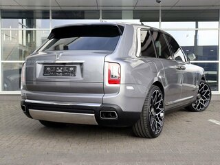 2021 Rolls-Royce Cullinan I (Series I), серый, 28900000 рублей, вид 3