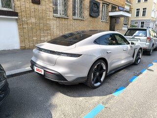 2021 Porsche Taycan 4S I, серебристый, 9500000 рублей, вид 4