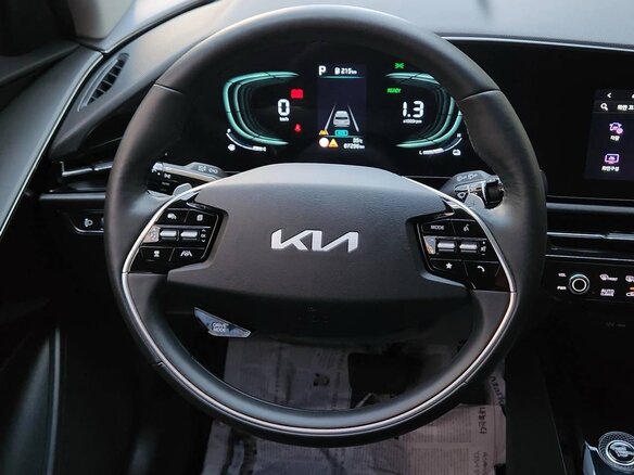 2022 Kia Niro I Рестайлинг, белый, 1420000 рублей - вид 11