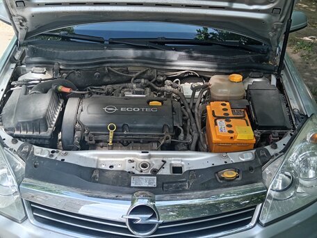2008 Opel Astra H Рестайлинг, серебристый, 540000 рублей, вид 3