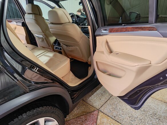 2010 BMW X5 50i II (E70) Рестайлинг, чёрный, 1800000 рублей - вид 25