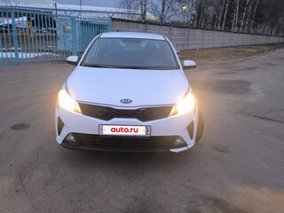 2021 Kia Rio IV Рестайлинг, белый, 1250000 рублей, вид 3