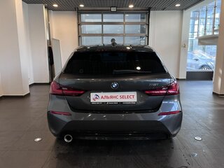 2019 BMW 1 серии 118i III (F40), серый, 1849000 рублей, вид 4