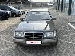 1994 Mercedes-Benz E-Класс 220 I (W124), серый, 1200000 рублей, вид 2