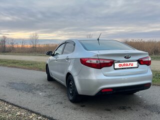 2014 Kia Rio III, серебристый, 820000 рублей, вид 3