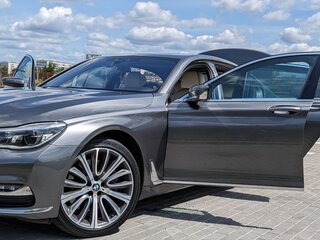 2016 BMW 7 серии Long 750Ld xDrive VI (G11/G12), серебристый, 3881510 рублей, вид 4