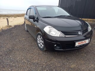 2013 Nissan Tiida I Рестайлинг, коричневый, 950000 рублей, вид 3