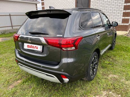 2021 Mitsubishi Outlander III Рестайлинг 3, серый, 2845000 рублей, вид 3