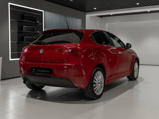 2013 Alfa Romeo Giulietta III, красный, 880000 рублей, вид 5