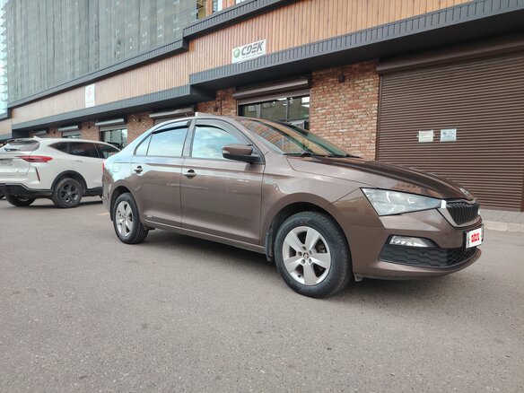 2021 Skoda Rapid II, коричневый, 1250000 рублей - вид 3