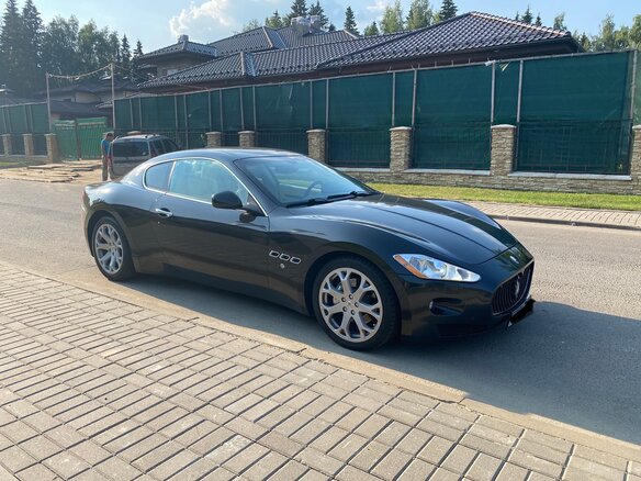 2009 Maserati GranTurismo I, красный - вид 1