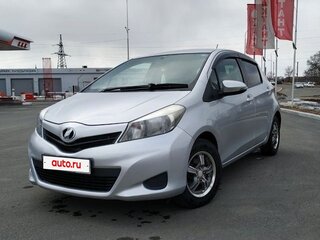 2011 Toyota Vitz III (XP130), серый, 650000 рублей, вид 1