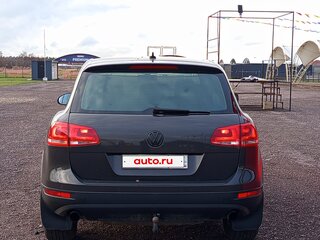 2010 Volkswagen Touareg II, серый, 1420000 рублей, вид 4