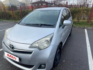 2011 Toyota Ractis II, серебристый, 700000 рублей, вид 3
