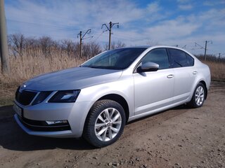 2018 Skoda Octavia III (A7) Рестайлинг, серебристый, 2000000 рублей, вид 1