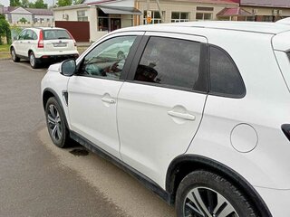 2020 Mitsubishi Outlander Sport I Рестайлинг 3, белый, 2350000 рублей, вид 4