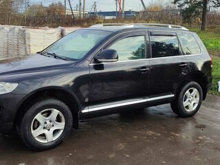 2010 Volkswagen Touareg I Рестайлинг, чёрный, 1090000 рублей, вид 4