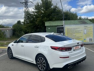 2018 Kia Optima IV Рестайлинг, белый, 2150000 рублей, вид 4