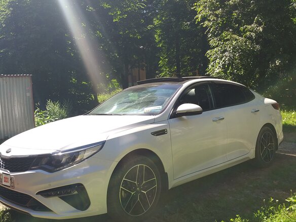 2019 Kia Optima IV Рестайлинг, белый, 2200000 рублей - вид 3