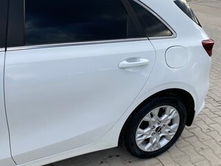 2022 Kia Ceed III Рестайлинг, белый, 2150000 рублей, вид 4