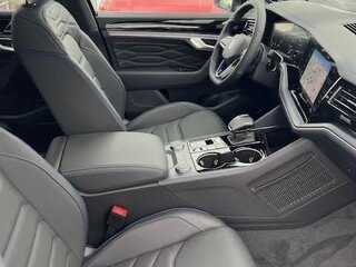 2024 Volkswagen Touareg R III Рестайлинг, фиолетовый, 20000000 рублей, вид 5